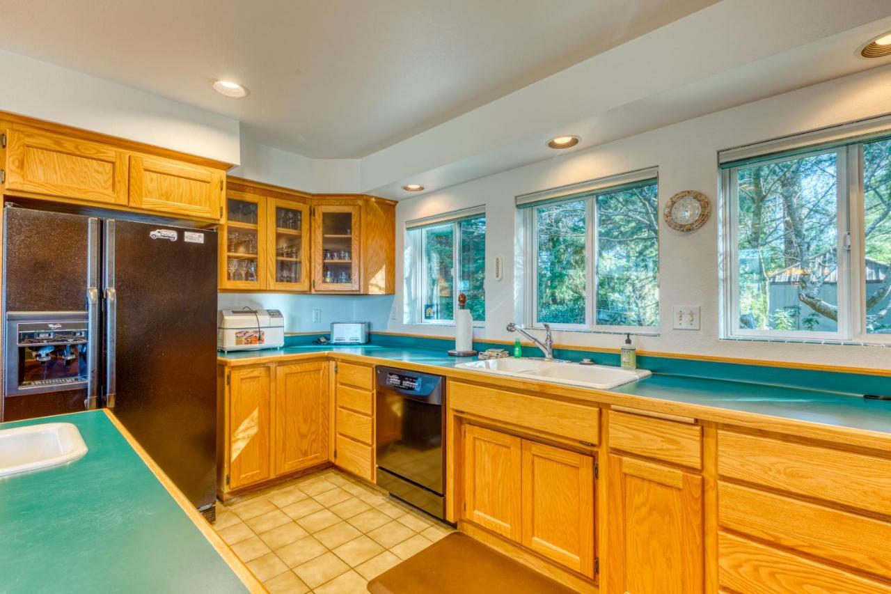 Forest Ridge Retreat Coos Bay Bagian luar foto