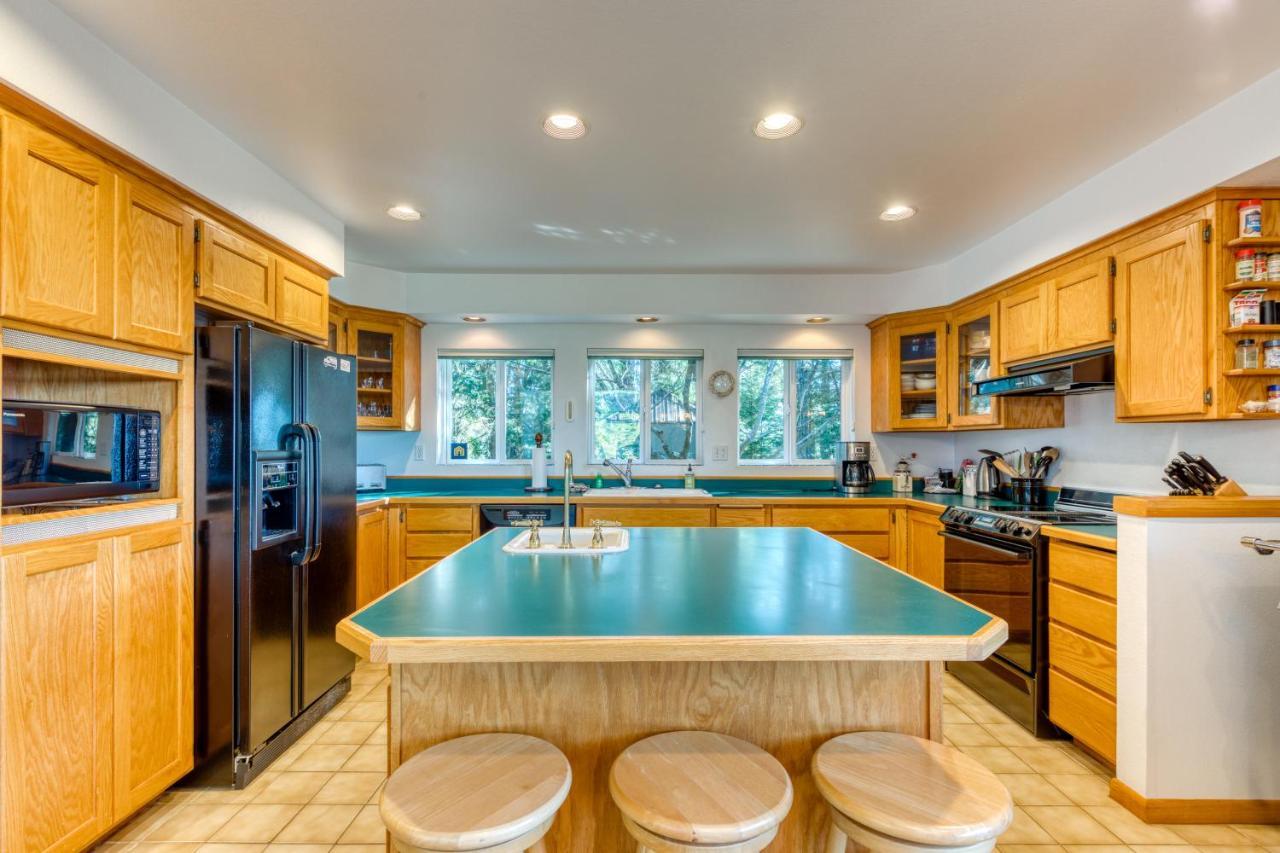 Forest Ridge Retreat Coos Bay Bagian luar foto