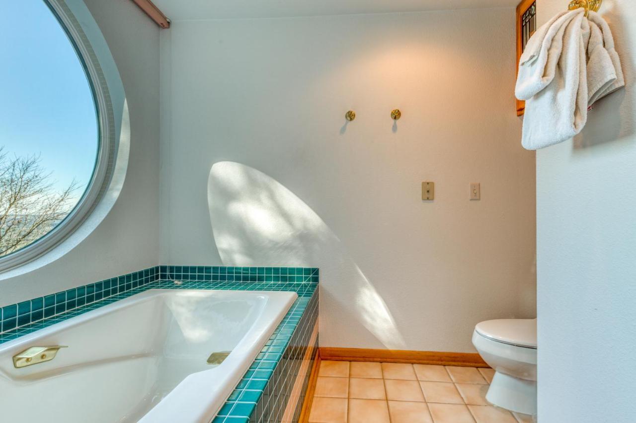 Forest Ridge Retreat Coos Bay Bagian luar foto