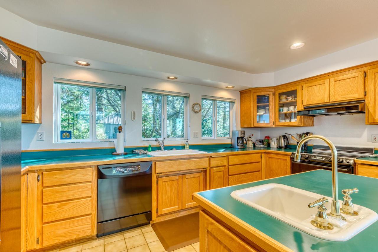 Forest Ridge Retreat Coos Bay Bagian luar foto