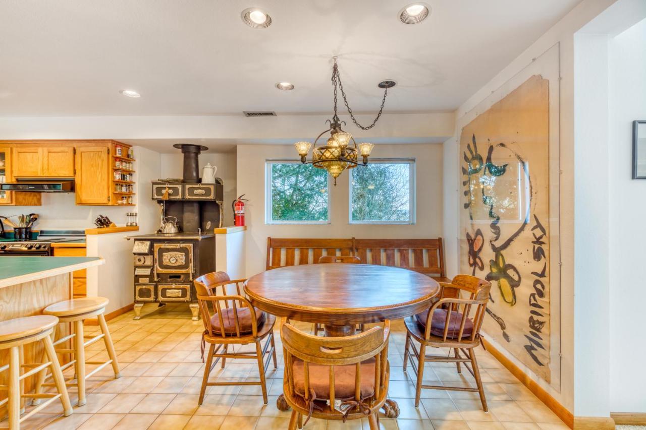 Forest Ridge Retreat Coos Bay Bagian luar foto