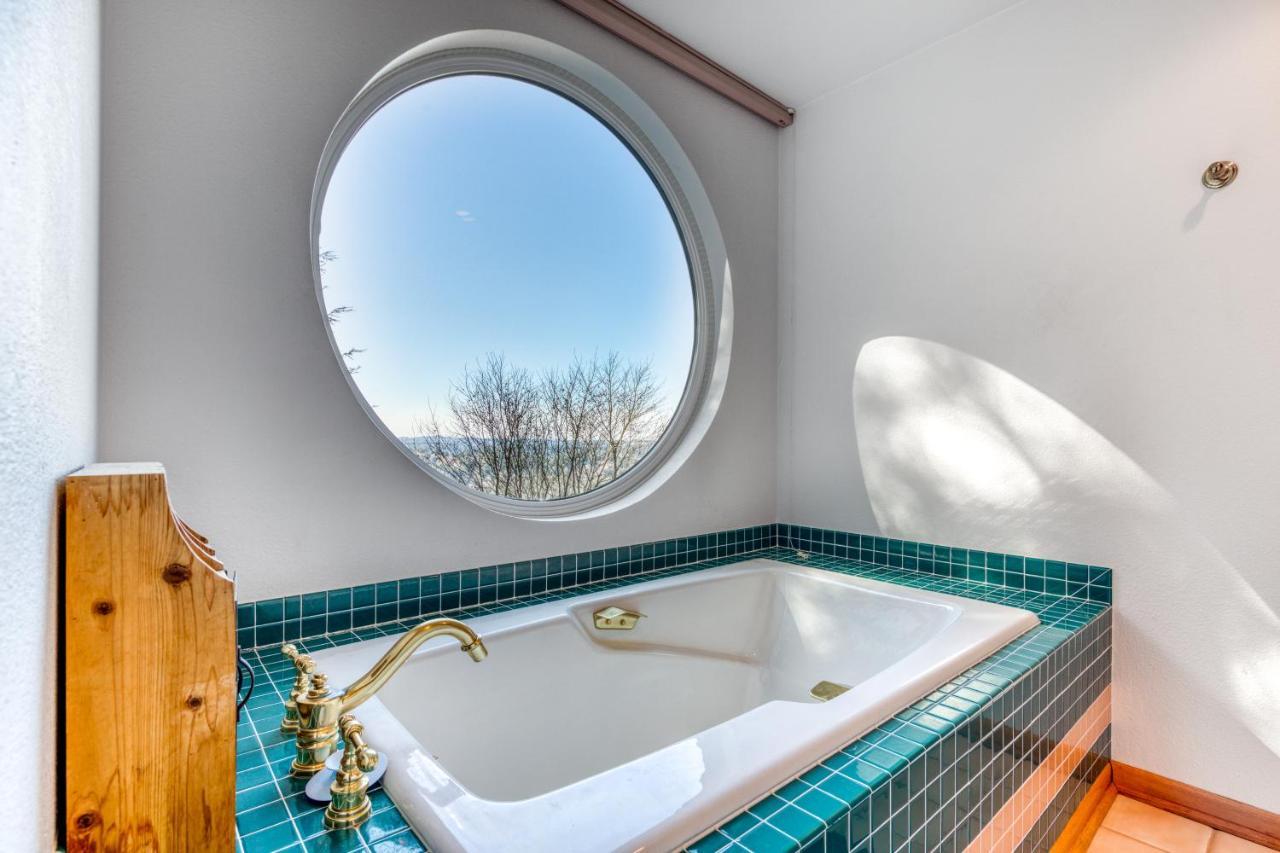 Forest Ridge Retreat Coos Bay Bagian luar foto